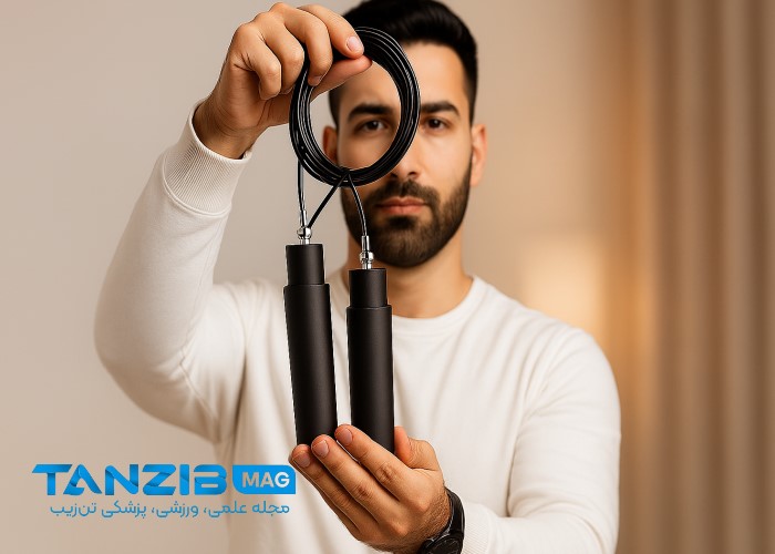 نمایش طناب قابل تنظیم توسط مرد ورزشکار
