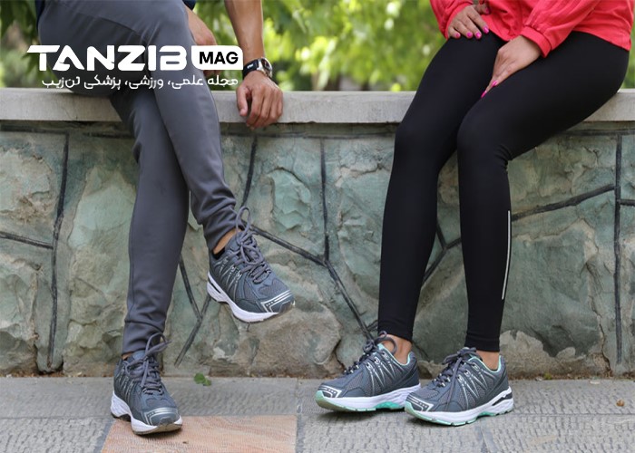 زن و مرد با لباس ورزشی نشسته کنار هم، کفش ورزشی مناسب
