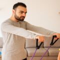 تمرین با کش ورزشی خانگی در منزل