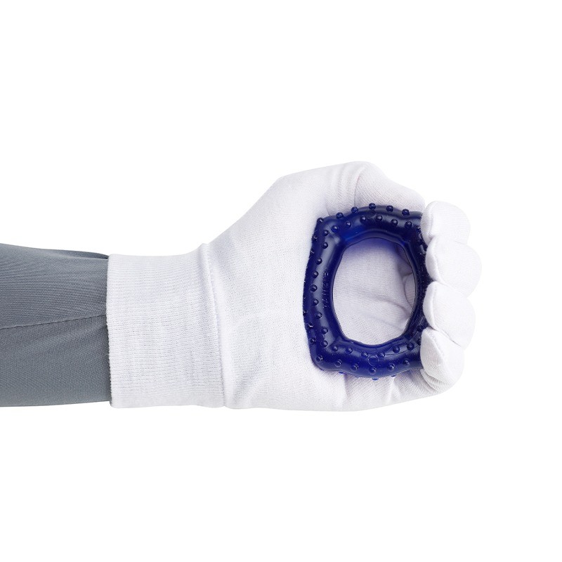 حلقه تقویت کننده مچ دست تن زیب آبی در دست مدل با دستکش