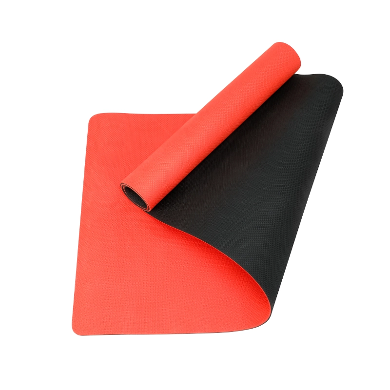 مت یوگا 2 رنگ قرمز-مشکی تن‌زیب نیمه لوله شده از نمای بالا