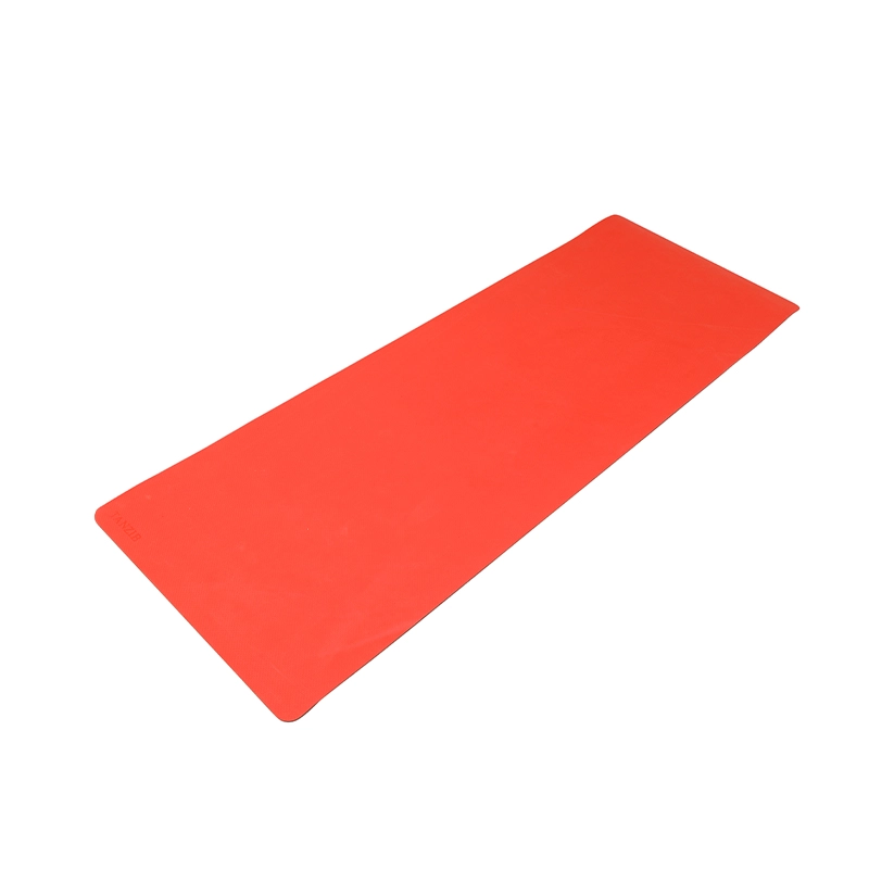 مت یوگا 2 رنگ قرمز-مشکی تن‌زیب از نمای بالا و قسمت قرمز