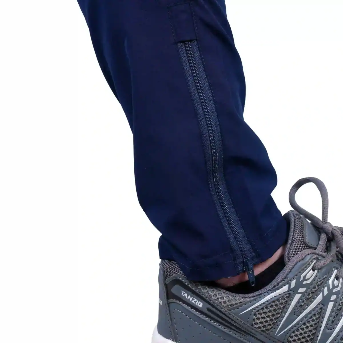 عکس از پایین شلوار ورزشی تن زیب