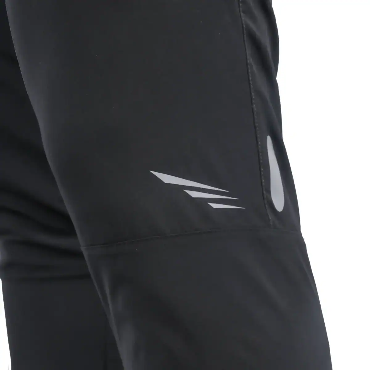 عکس از برند تن زیب بر روی شلوار ورزشی