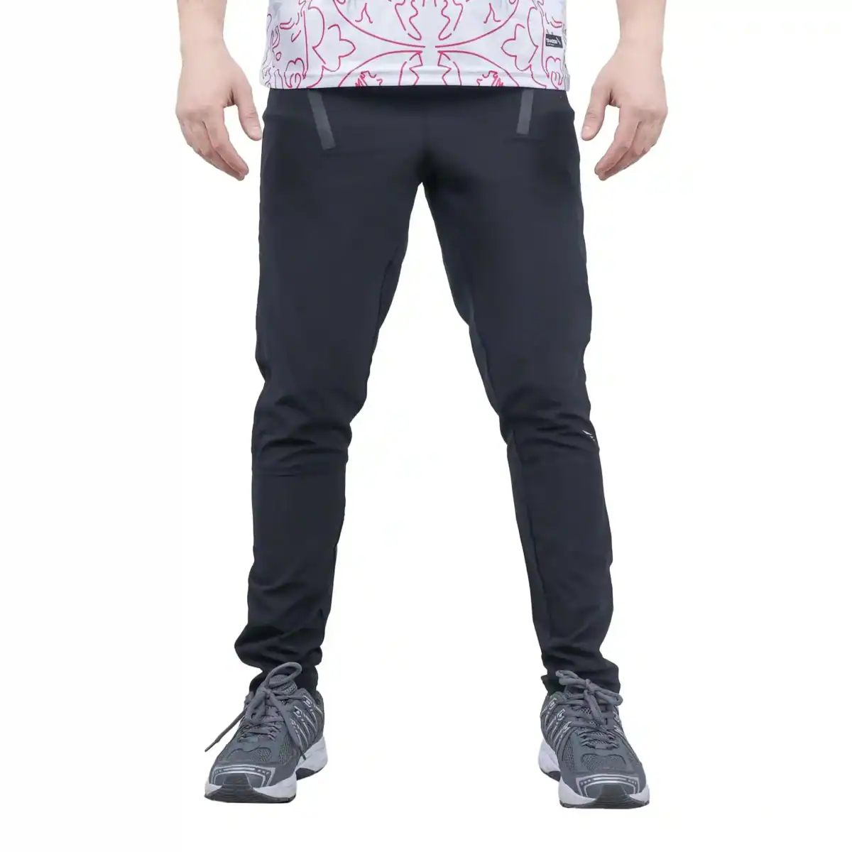 نمای کامل از شلوار ورزشی مشکی تن زیب