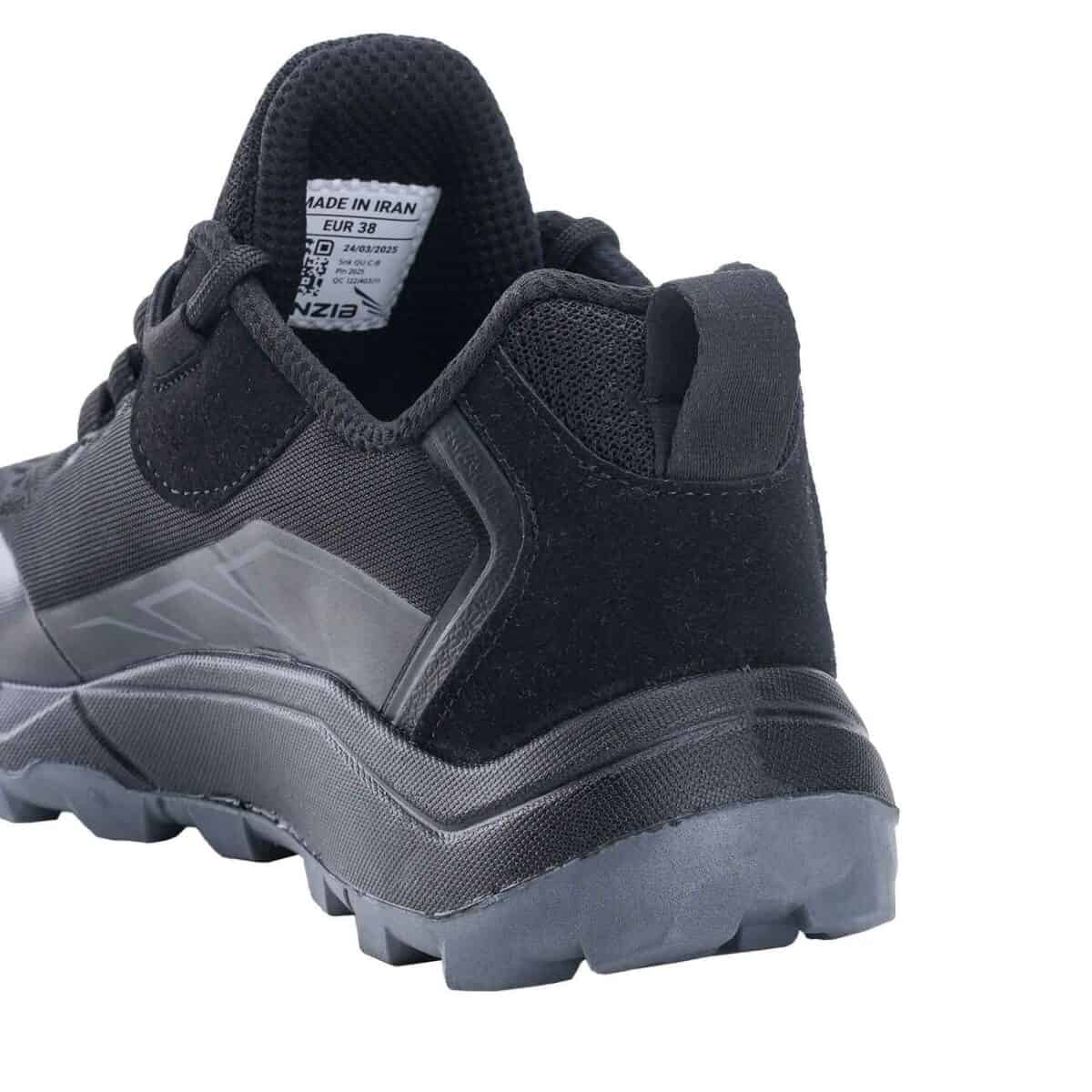 کفش ورزشی مردانه مشکی، راحت و مقاوم مناسب پیاده‌روی و ورزش روزمره.